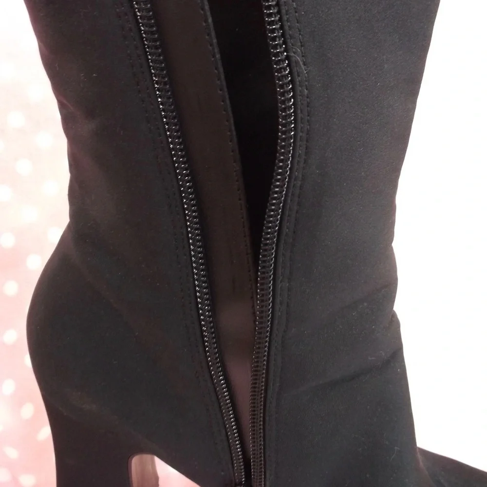 Westies Black Ankle zipper boots.  Black 7 1/2” M